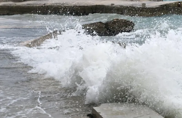 Olujno jugo  hara i splitskim   područjem
