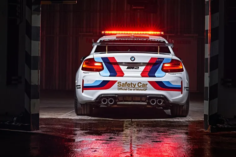 Najmanji model iz M serije dobio je sve karakteristike trkaćeg automobila s dodatkom rotirajućih svjetala na krovu.
