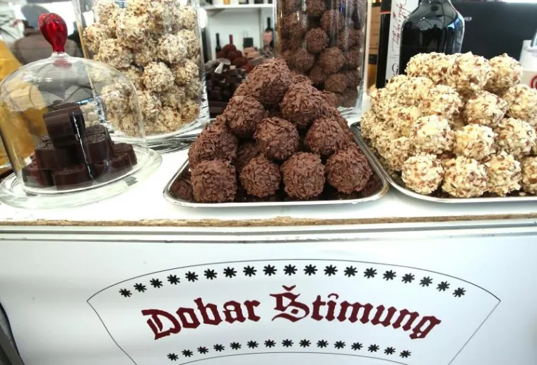 Na zagrebačkom Trgu bana Josipa Jelačića svoja vrata posjetiteljima otvorio je &scaron;ator u kojem građani i turisti mogu posjetiti 5. Festival kave i čokolade - Coffee &amp; Chocofest.