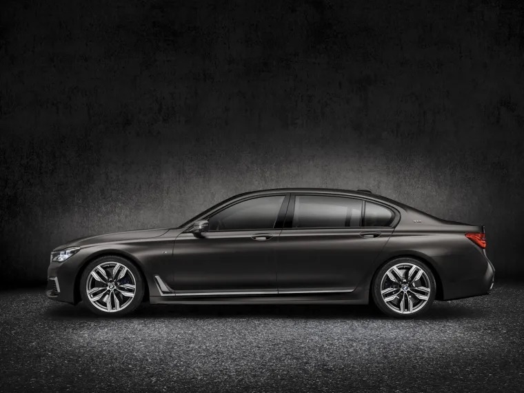 LUKSUZNA RAKETA: Evo kako izgleda novi BMW M760Li xDrive V12