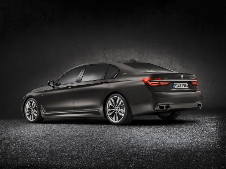 LUKSUZNA RAKETA: Evo kako izgleda novi BMW M760Li xDrive V12