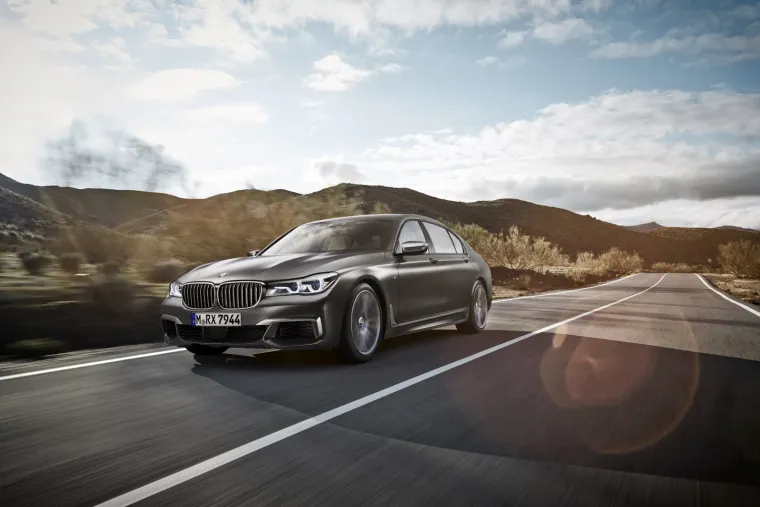 LUKSUZNA RAKETA: Evo kako izgleda novi BMW M760Li xDrive V12