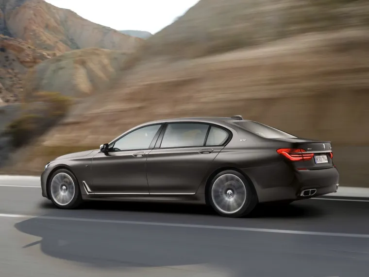 LUKSUZNA RAKETA: Evo kako izgleda novi BMW M760Li xDrive V12