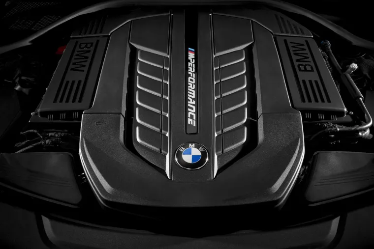 LUKSUZNA RAKETA: Evo kako izgleda novi BMW M760Li xDrive V12
