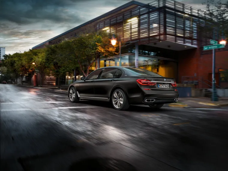 LUKSUZNA RAKETA: Evo kako izgleda novi BMW M760Li xDrive V12