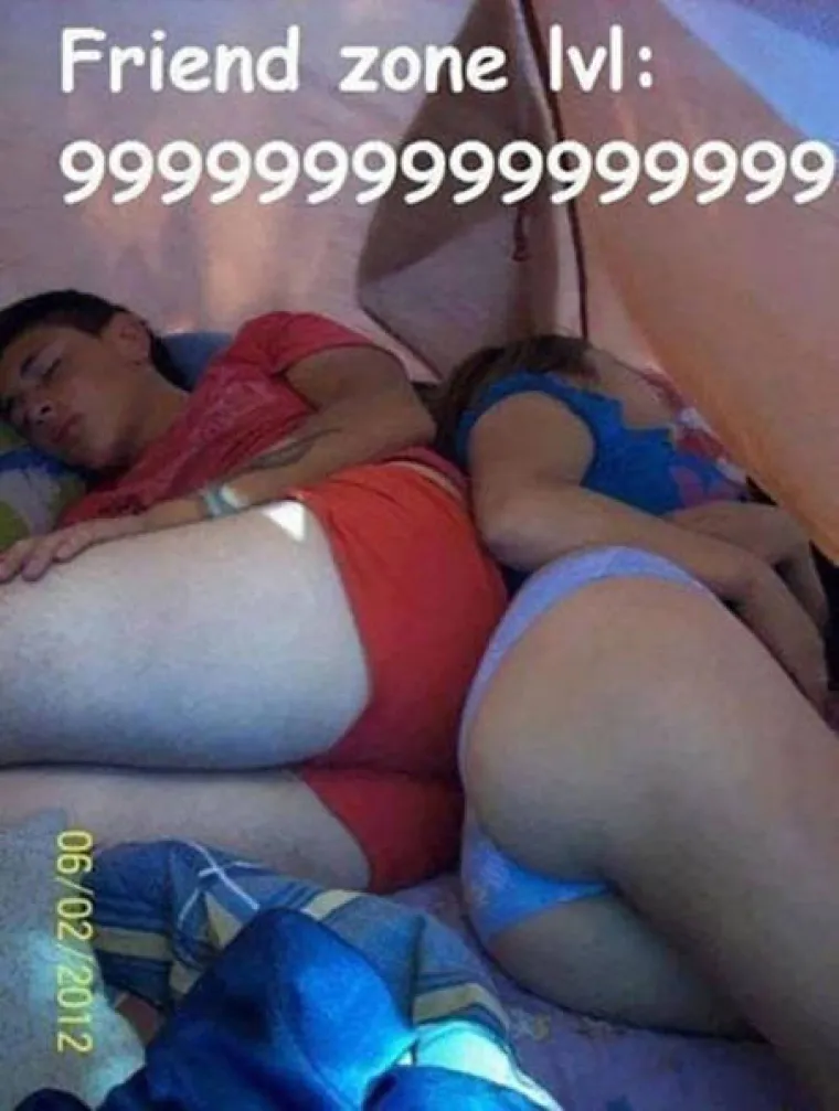 &Scaron;to se dogodi kada se dečki poku&scaron;avaju približiti svojim simpatijama i preko prijateljstva doći do nečeg vi&scaron;e? Obično zavr&scaron;e u prijateljskoj zoni, bezdanu bez povratka u kojem praktički postanu robovi djevojke u koju su zaljubljeni, a ona ih želi samo kao prijatelje. Dokaze koliko takvo stanje može biti patolo&scaron;ko provjerite u galeriji.