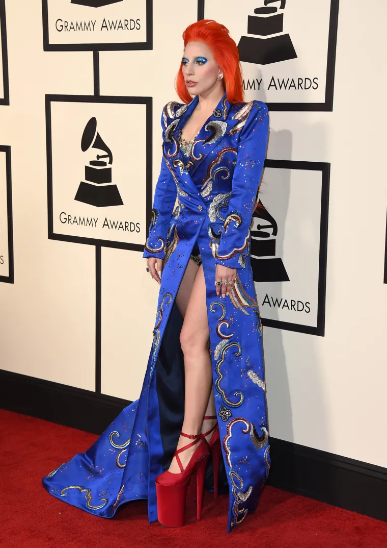 Seksi Selena Gomez i Taylor Swift ukrale show na 58. dodjeli Grammyja