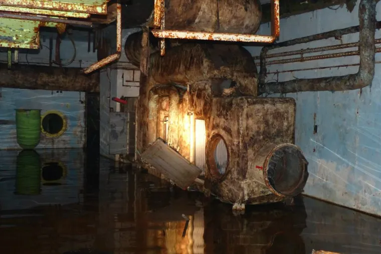 Čudna ma&scaron;ina vidljiva samo kroz proreze u zidu, nisu uspjeli naći prolaz do prostorije.