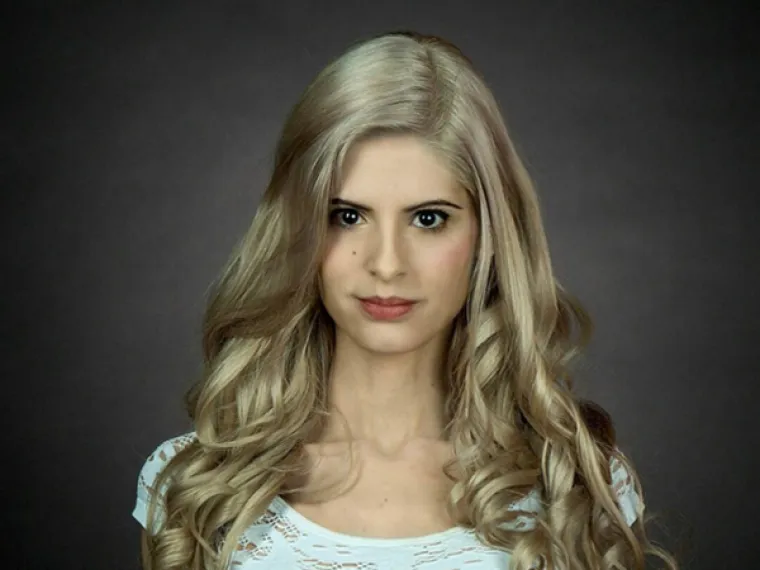 Cura obožava crtati po svojem golom tijelu, provjerite kako joj ide