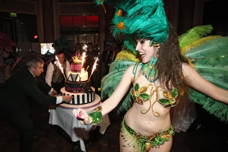 PRETJERALA U SOLARIJU? Maja &Scaron;uput u Esplanadi promovirala novi album 'Showgirl'