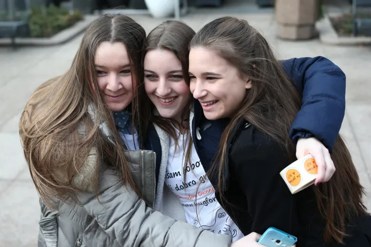 Bandić sa Zagrepčanima pokušao srušiti Guinnessov rekord u fotografiranju zagrljaja