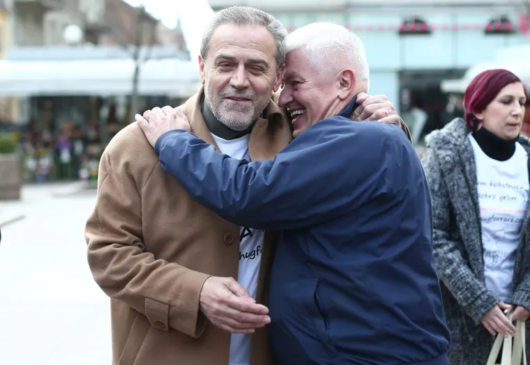 Bandić sa Zagrepčanima poku&scaron;ao sru&scaron;iti Guinnessov rekord u fotografiranju zagrljaja
