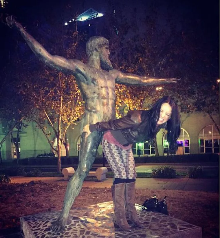 Nasrnuli na jadne kipove kao da su igračke za seks, je li vam to smije&scaron;no ili neukusno?