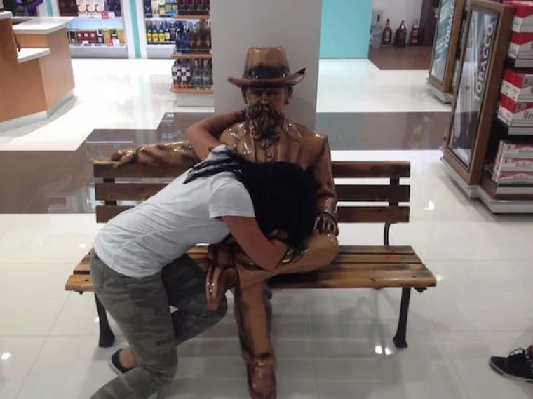 Nasrnuli na jadne kipove kao da su igračke za seks, je li vam to smije&scaron;no ili neukusno?