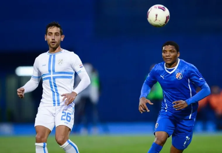 Nogometa&scaron;i Dinama i Rijeke odigrali su derbi 23. kola hrvatskog prvenstva pred samo 10.000 gledatelja.