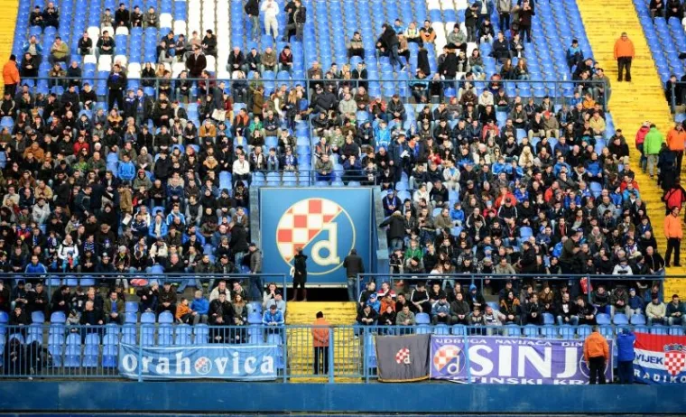 Nogometa&scaron;i Dinama i Rijeke odigrali su derbi 23. kola hrvatskog prvenstva pred samo 10.000 gledatelja.