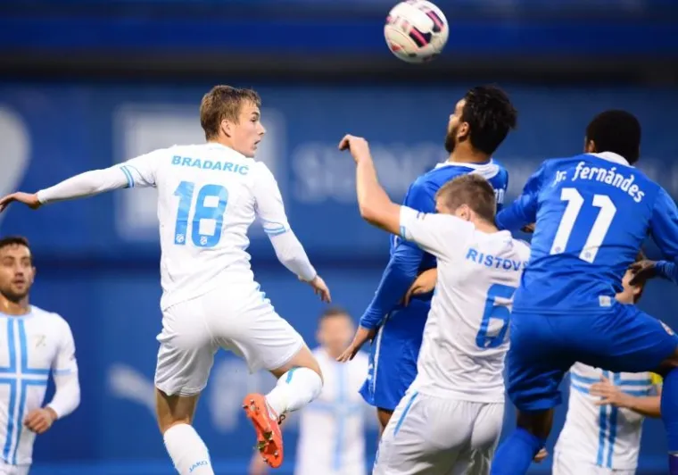 Nogometa&scaron;i Dinama i Rijeke odigrali su derbi 23. kola hrvatskog prvenstva pred samo 10.000 gledatelja.