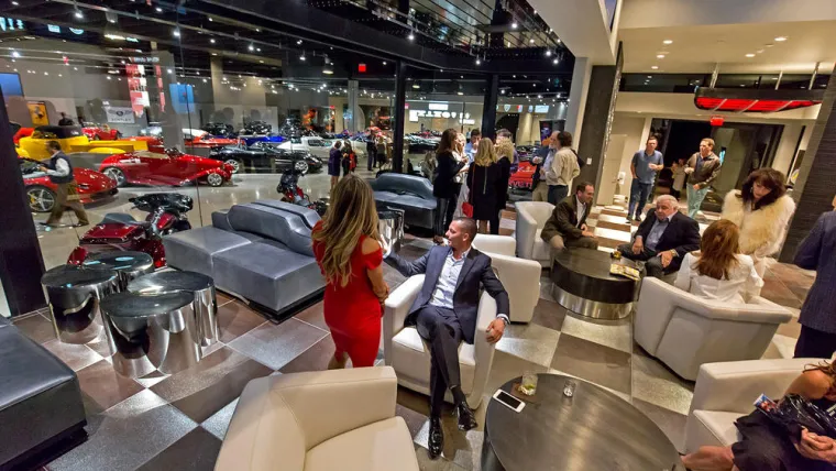 Članovi Bighorn Golf Cluba u privatnom objektu unutar golf zajednice u tom pustinjskom gradu plaćaju 110.000 dolara za parking mjesto, plus 6500 dolara godi&scaron;nje za parking karticu koja ima omogućava ulaz u The Vault, Bighornovu super luksuznu privatnu garažu.