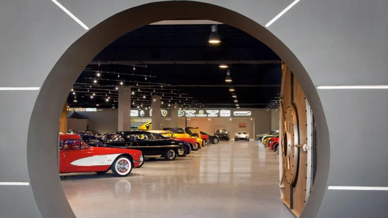 NEMA ČEGA NEMA: Ovo su automobili parkirani u najskupljoj garaži na svijetu