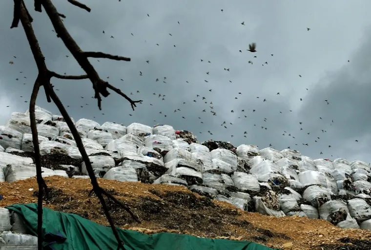 STRAŠNI PRIZORI: Zatvorili odlagalište otpada bez alternative, smeće progutalo grad
