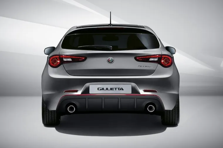 Kada stigne u europske trgovine, Giulietta će se nuditi s tri različita paketa. Cijena osnovog modela će biti oko 22.200 eura, dok će ona najskuplja s 240 KS ko&scaron;tati 34.900 eura.