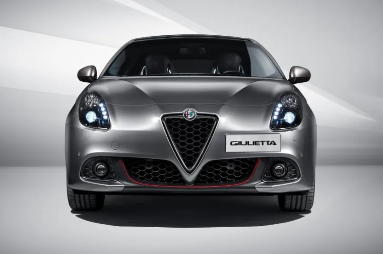 Kada je karoserija u pitanju, nova Giulietta dolazi na trži&scaron;te s neznatno redizajniranim branicima, prerađenom maskom hladnjaka, kao i nekoliko vrsta novih naplataka.