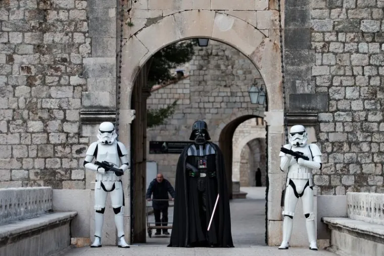 'STAR WARS' U HRVATSKOJ: Darth Vader i stormtrooperi zaposjeli Stradun