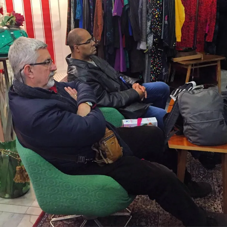 Žene stvarno znaju izmučiti muževe, pogledajte ta napaćena lica