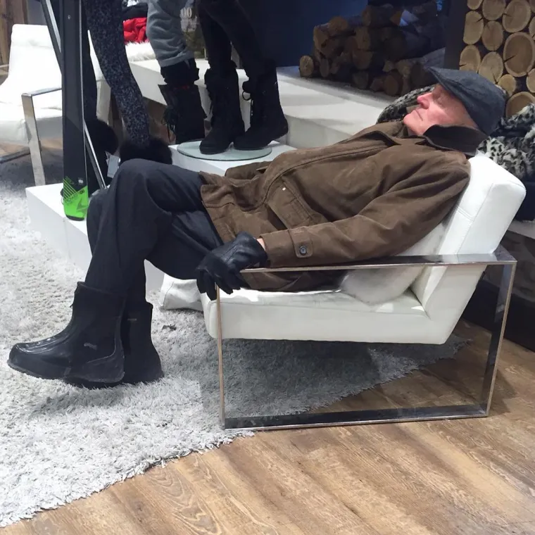 Žene stvarno znaju izmučiti muževe, pogledajte ta napaćena lica