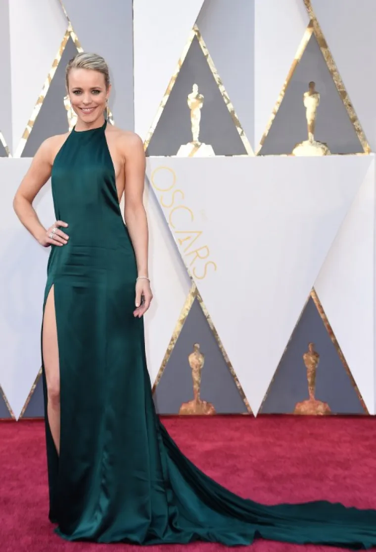 Rachel McAdams u August Getty haljini 'zaboravila' ju je ispeglati, a materijal izgleda jeftino. Boja je, doduše, dobra.