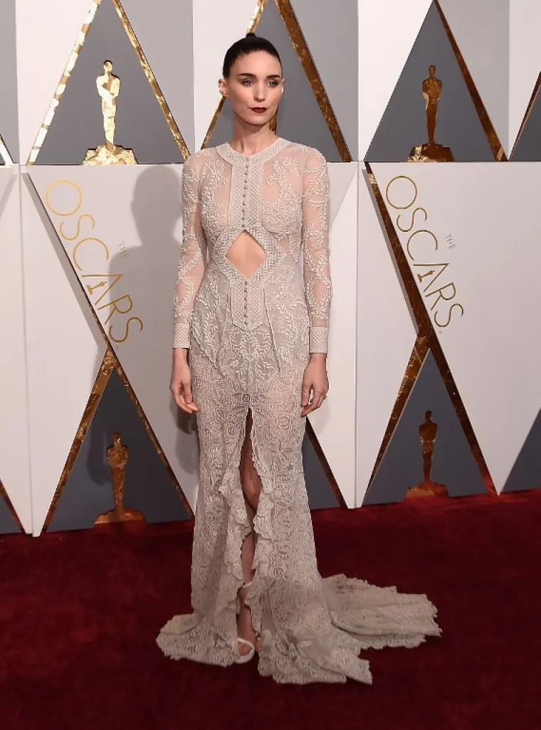 Rooney Mara odabrala je bijelu Givenchy haljinu.
