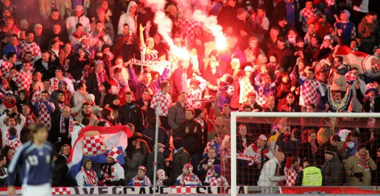 I u Baselu, na St. Jacob Parku, hrvatski navijači istaknuli su se paljenjem bakli