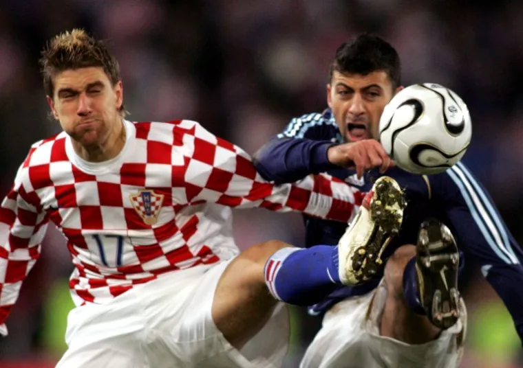 Walter Samuel u okr&scaron;aju s Ivanom Klasnićem