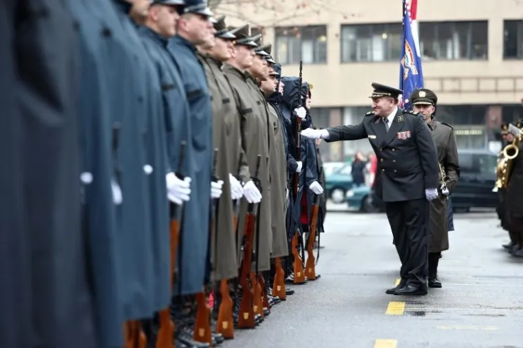 SVEČANOST U ZAGREBU: Smotra i primopredaja dužnosti &scaron;efa Glavnog stožera OS-a