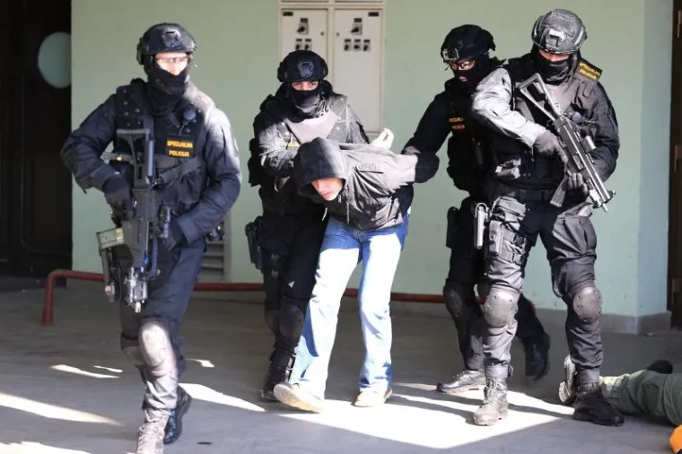 OPASNI LJUDI U CRNOM: Pogledajte kako je izgledala vježba specijalnih policijskih snaga