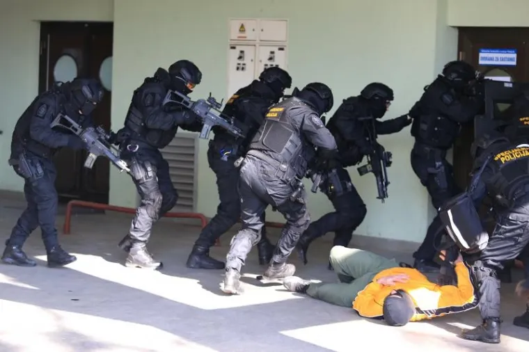 OPASNI LJUDI U CRNOM: Pogledajte kako je izgledala vježba specijalnih policijskih snaga