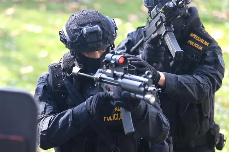 OPASNI LJUDI U CRNOM: Pogledajte kako je izgledala vježba specijalnih policijskih snaga