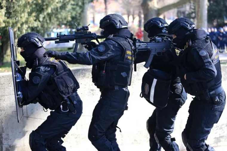 OPASNI LJUDI U CRNOM: Pogledajte kako je izgledala vježba specijalnih policijskih snaga