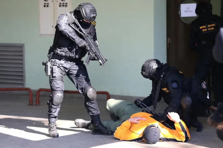 OPASNI LJUDI U CRNOM: Pogledajte kako je izgledala vježba specijalnih policijskih snaga