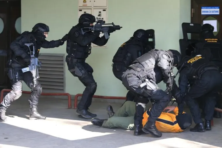 OPASNI LJUDI U CRNOM: Pogledajte kako je izgledala vježba specijalnih policijskih snaga