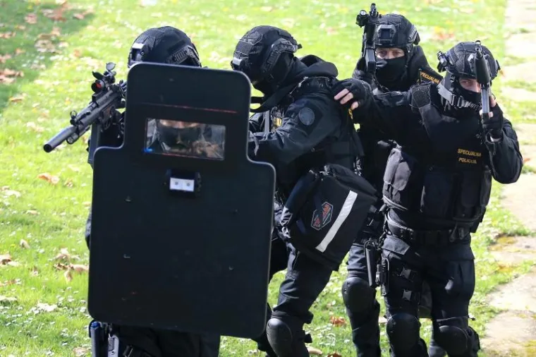 OPASNI LJUDI U CRNOM: Pogledajte kako je izgledala vježba specijalnih policijskih snaga