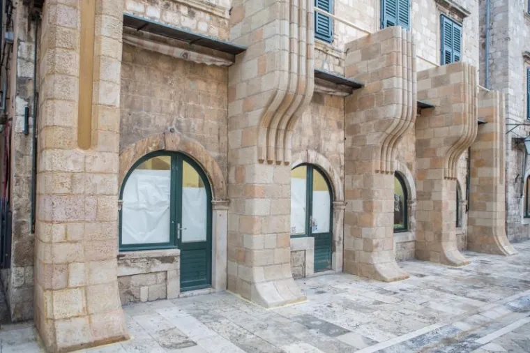 Nakon &scaron;to su na gradske zidove stavljena umjetna pročelja, dojam da ste u drugom gradu postao je snažniji