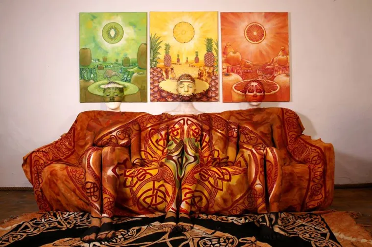 Možete li na slikama naći gole modele? Ako uspijete, to vam je ujedno i nagrada