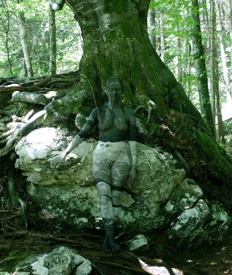 Možete li na slikama naći gole modele? Ako uspijete, to vam je ujedno i nagrada