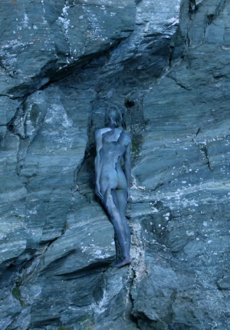 Možete li na slikama naći gole modele? Ako uspijete, to vam je ujedno i nagrada