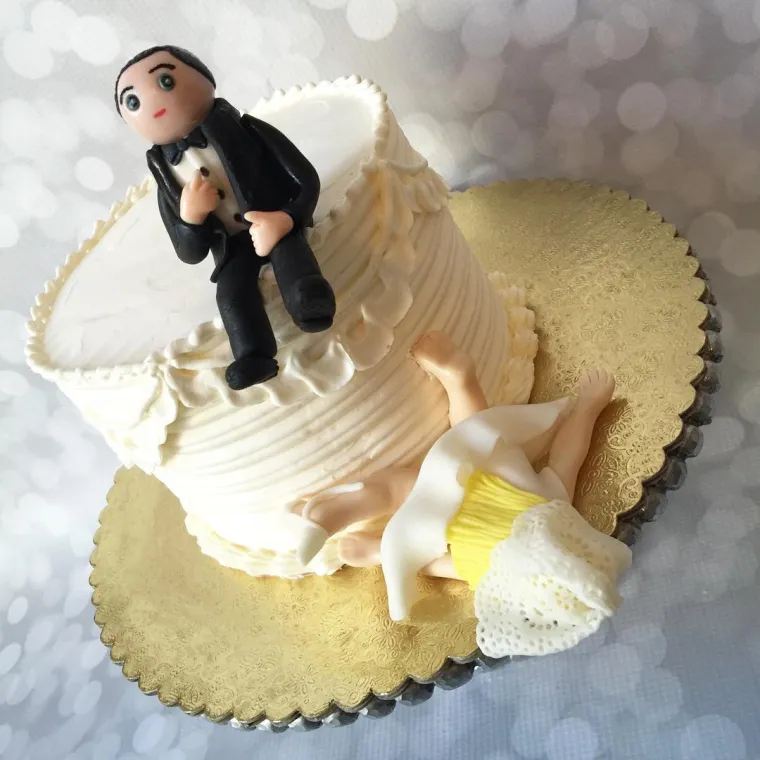 KRV NIJE VODA, ALI JE BOROVNICA: Torte kojima ljudi slave razvod mogu biti jako morbidne