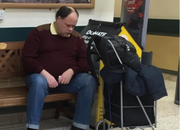 URNEBESNO: Fotografije pokazuju sav očaj mu&scaron;karaca koji su zapeli u kupovini sa ženama