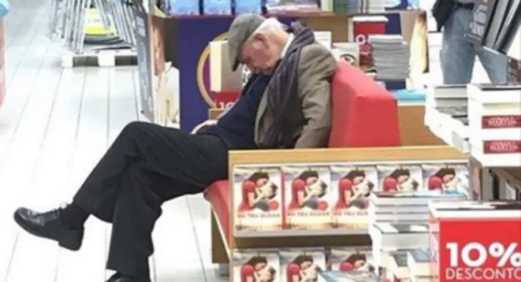 URNEBESNO: Fotografije pokazuju sav očaj mu&scaron;karaca koji su zapeli u kupovini sa ženama