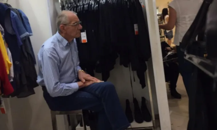 URNEBESNO: Fotografije pokazuju sav očaj mu&scaron;karaca koji su zapeli u kupovini sa ženama