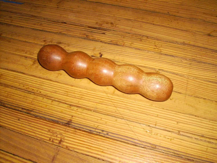 Umetak od pravog mahagonija.